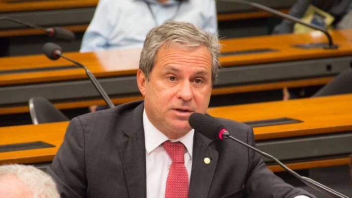 Aperfeiçoar não rima com enfraquecer