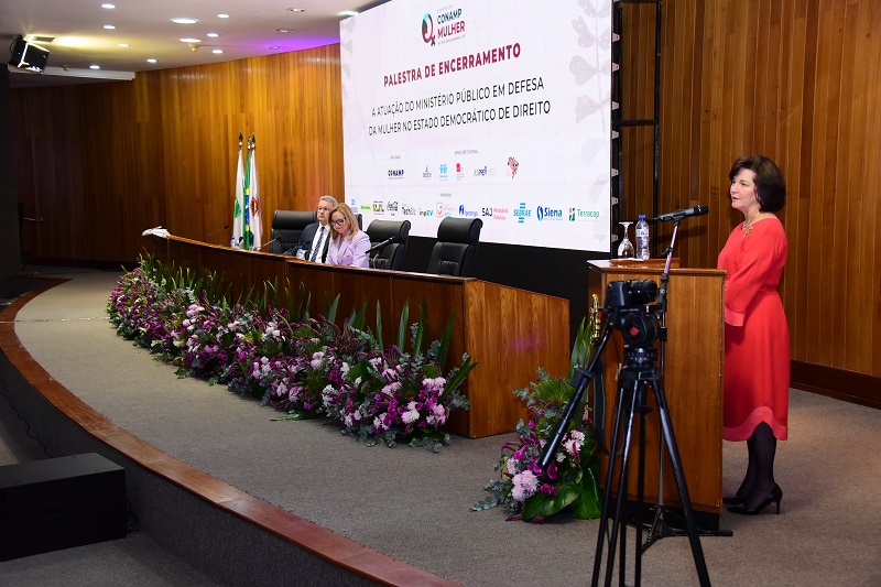 CONAMP Mulher encerra com palestra de Raquel Dodge e entrega de homenagens