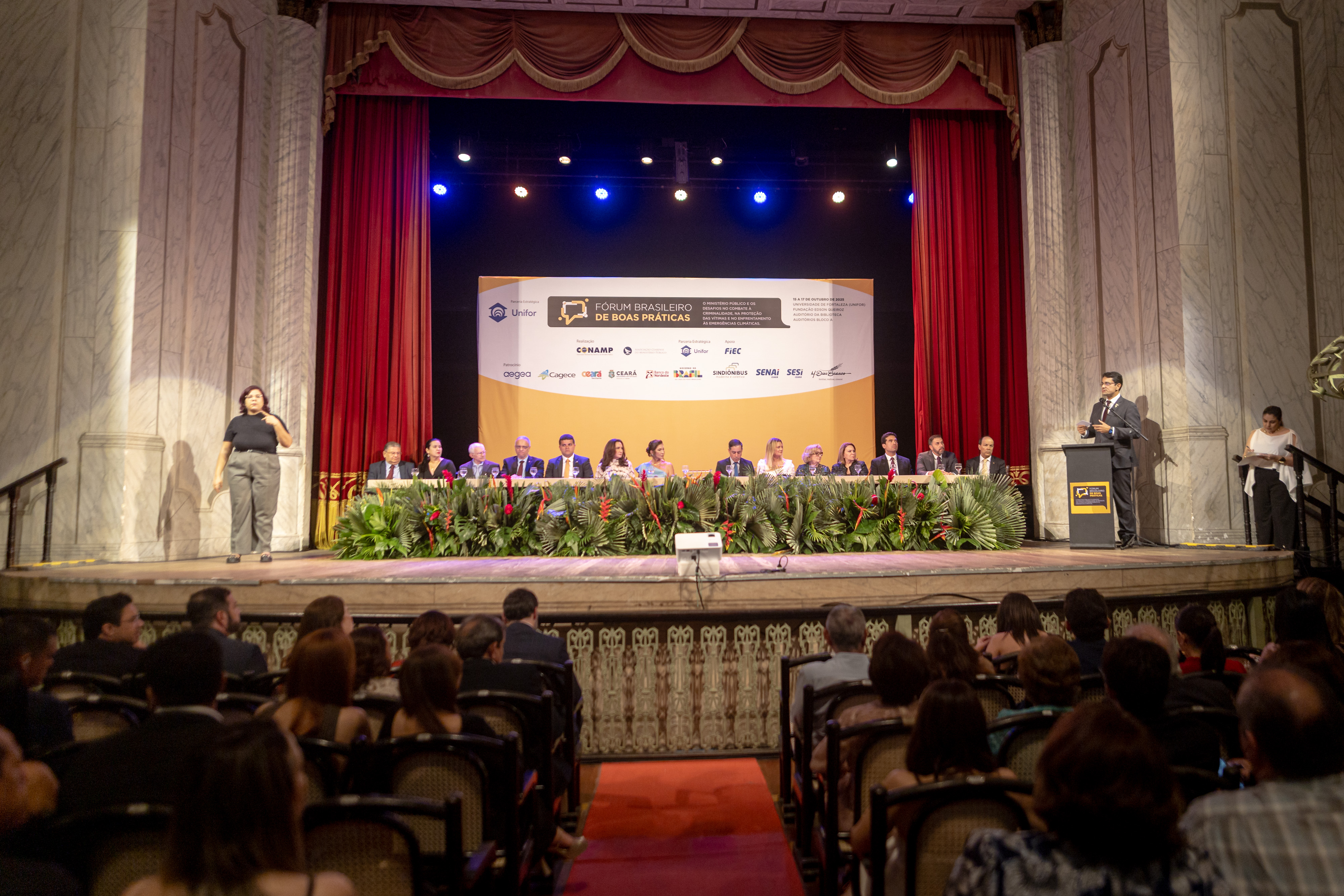 Fórum Brasileiro de Boas Práticas tem abertura no Theatro José de Alencar com homenagens e ênfase na integração institucional