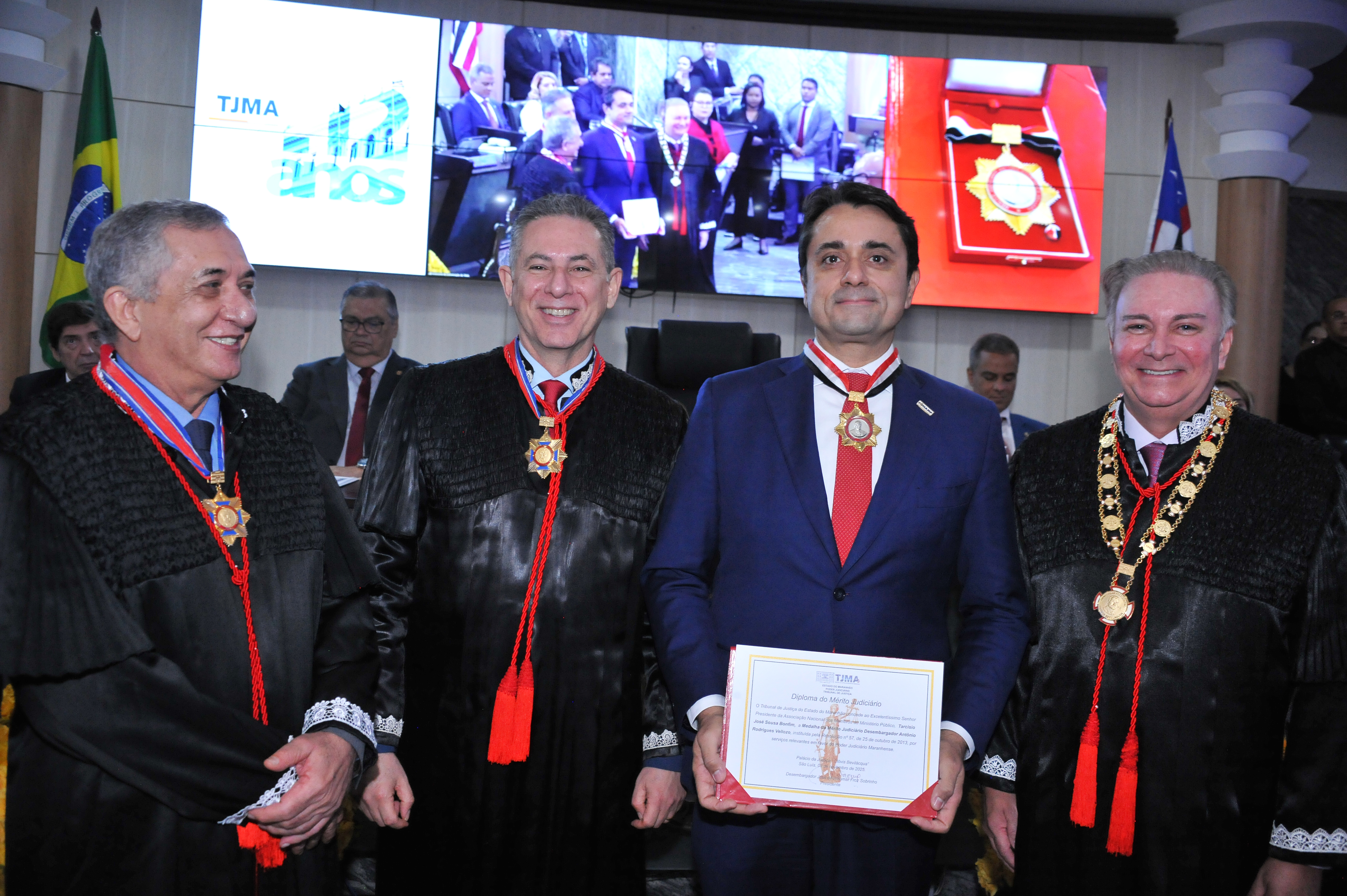 Presidente da CONAMP é agraciado com a Medalha do Mérito Judiciário Desembargador Antônio Rodrigues Vellozo