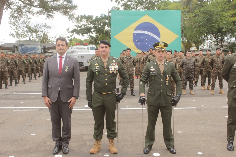 Presidente da CONAMP é homenageado com a Medalha Exército Brasileiro