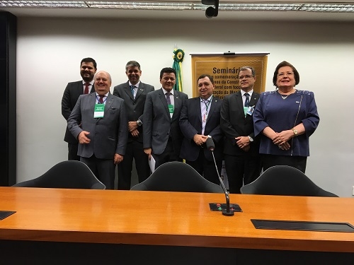 “Estamos aqui para resistir”, declara presidente da CONAMP em ato na Câmara dos Deputados