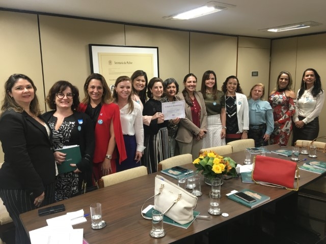 Parlamentares da bancada feminina da Câmara e do Senado recebem comissão de mulheres da CONAMP