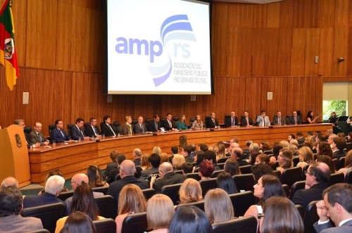 Martha Beltrame é empossada presidente da Associação do Ministério Público do Rio Grande do Sul