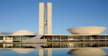 Regulamentação do teto remuneratório é tema de reunião com deputados e senadores