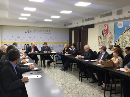 Representantes da comissão de aposentados da CONAMP participam de reunião da Frentas