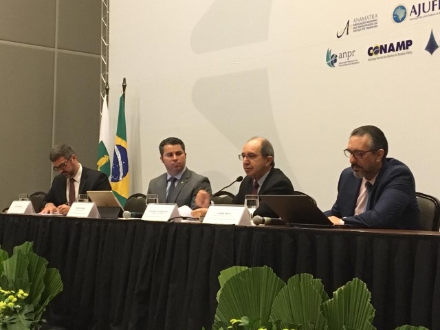 Presidente da CONAMP coordena painel sobre modelo remuneratório