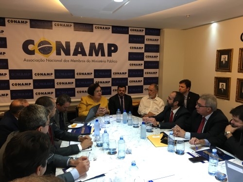 Conselho deliberativo da CONAMP realiza reunião em Brasília