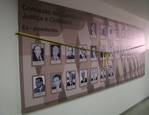 CONAMP prestigia inauguração de painel eletrônico e galeria de ex-presidentes da CCJ